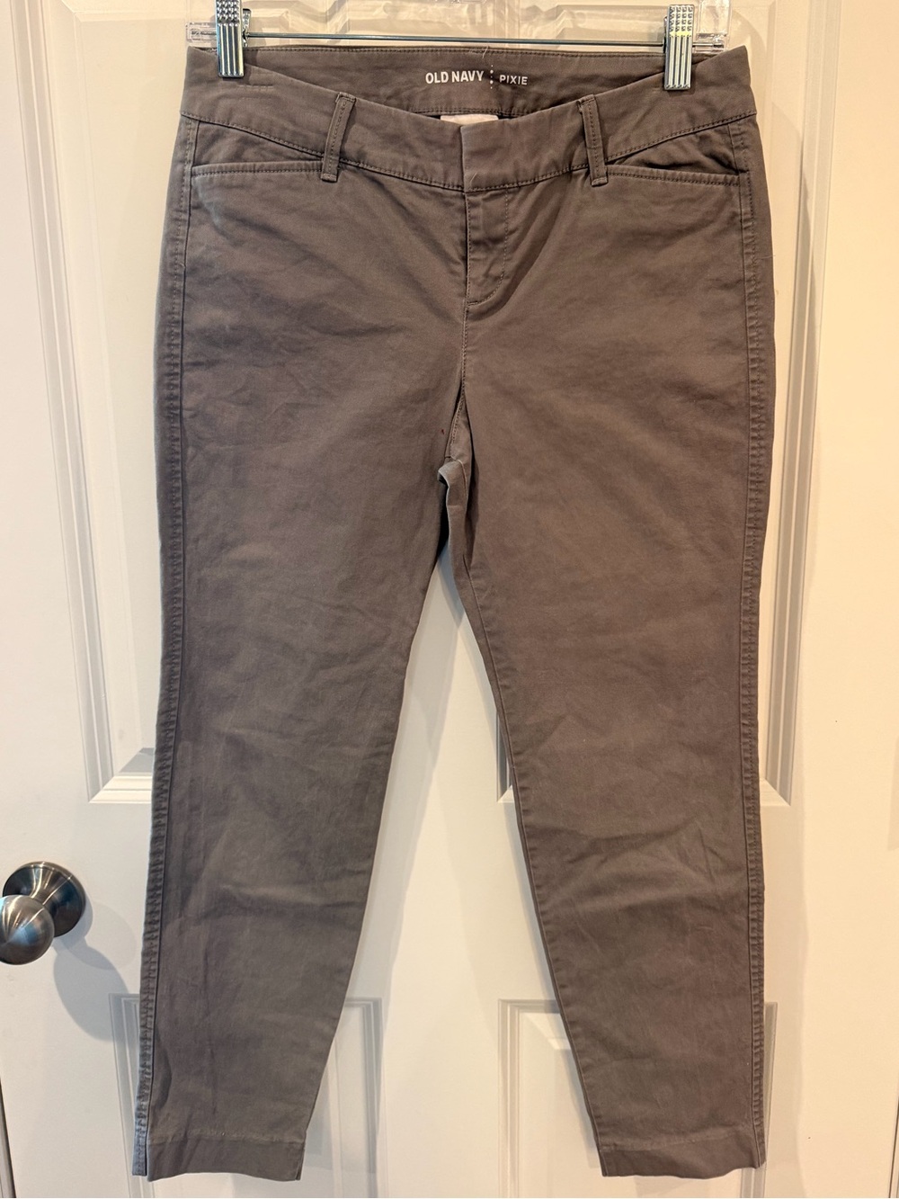 Old Navy Grey Pixie Cropped Pants Size 2p